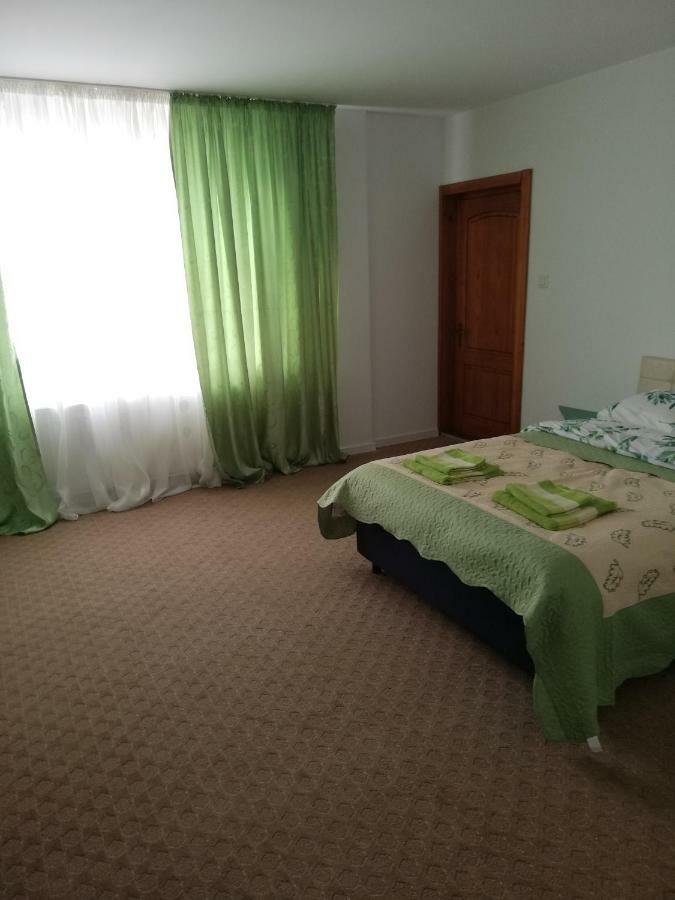 Pensiunea La Safari Tirgu Neamt Εξωτερικό φωτογραφία