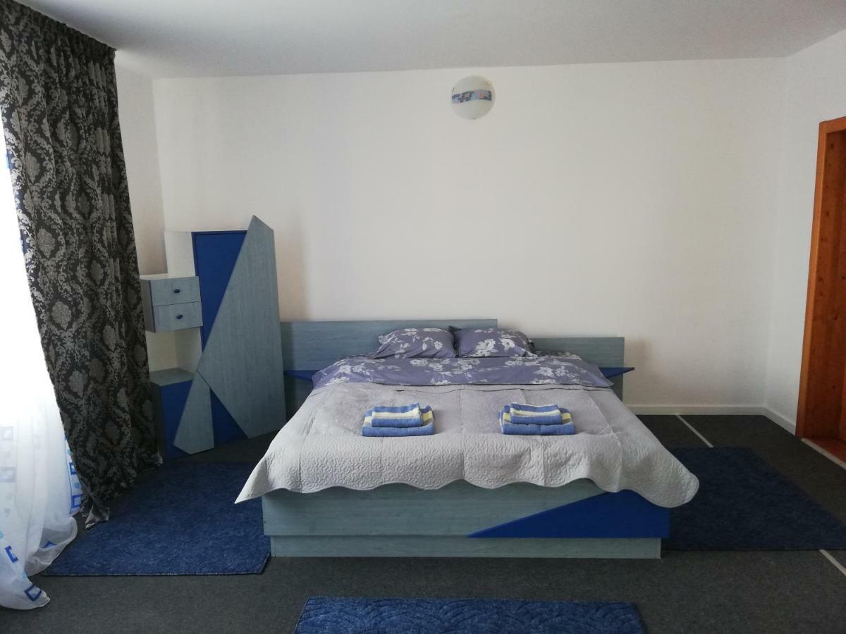 Pensiunea La Safari Tirgu Neamt Εξωτερικό φωτογραφία