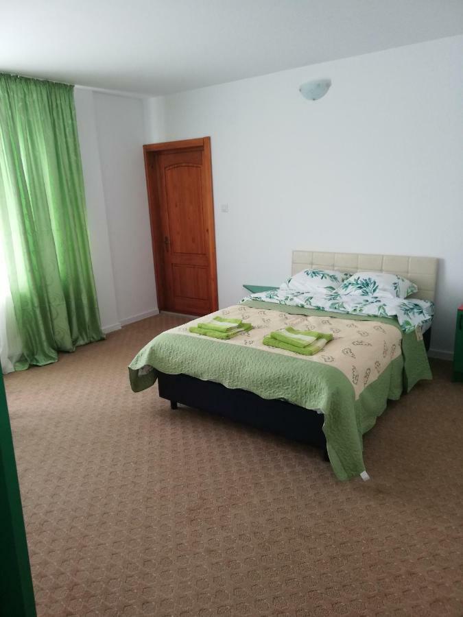 Pensiunea La Safari Tirgu Neamt Εξωτερικό φωτογραφία
