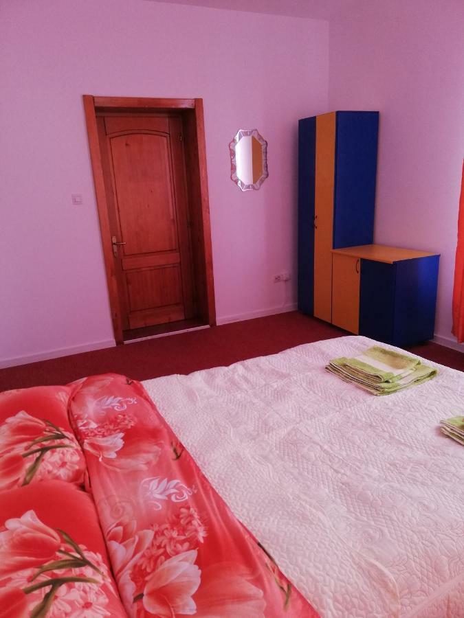 Pensiunea La Safari Tirgu Neamt Εξωτερικό φωτογραφία