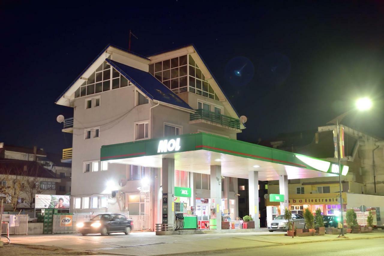 Pensiunea La Safari Tirgu Neamt Εξωτερικό φωτογραφία