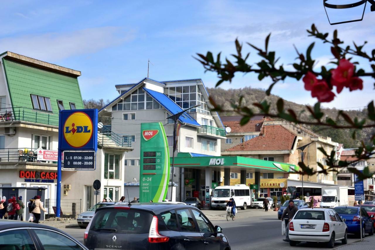 Pensiunea La Safari Tirgu Neamt Εξωτερικό φωτογραφία