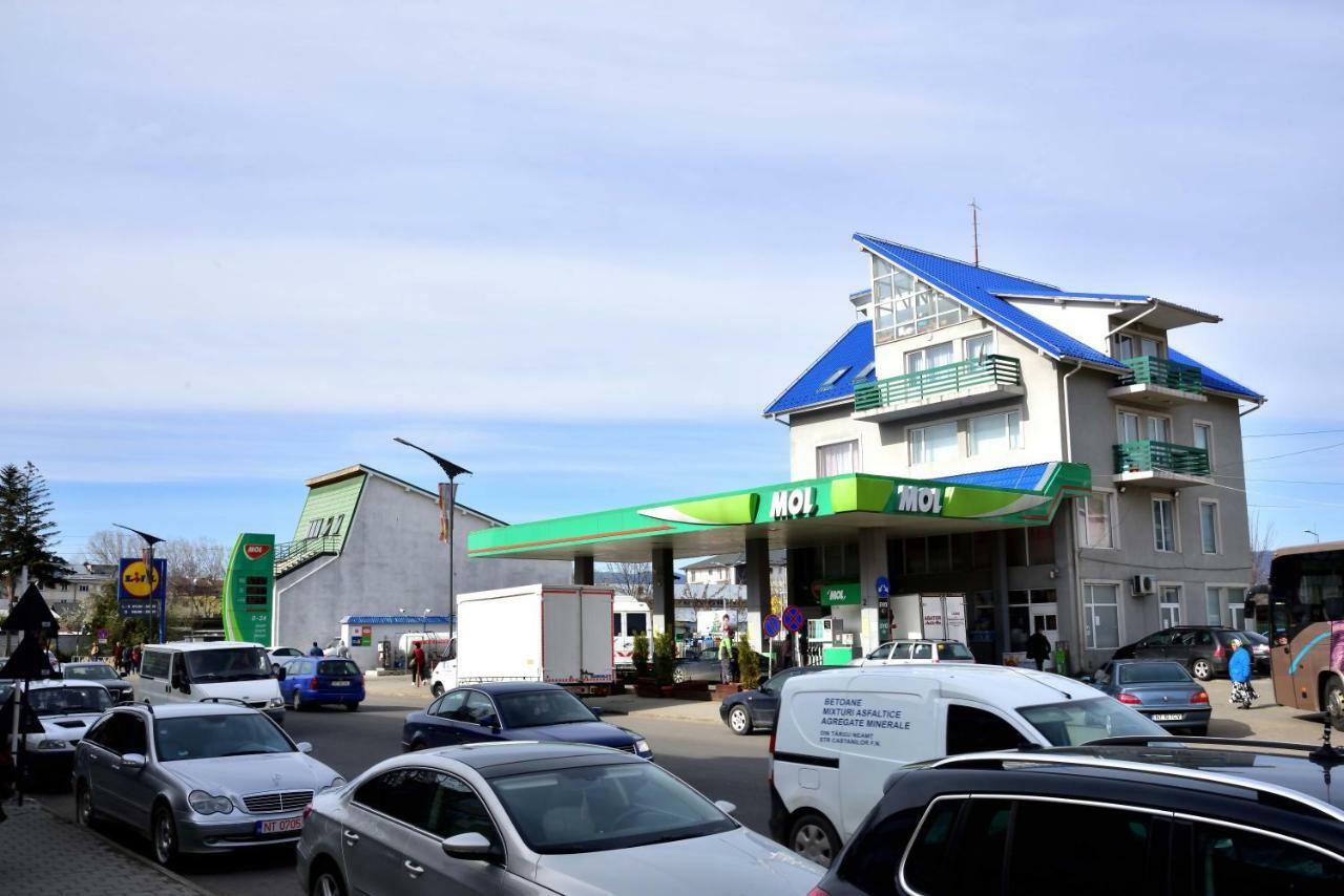 Pensiunea La Safari Tirgu Neamt Εξωτερικό φωτογραφία