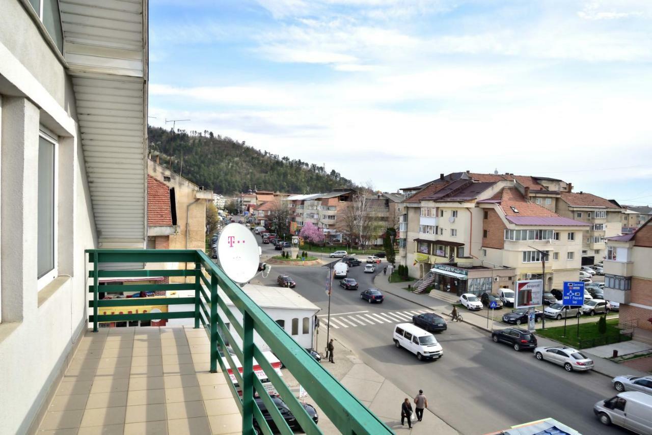 Pensiunea La Safari Tirgu Neamt Εξωτερικό φωτογραφία